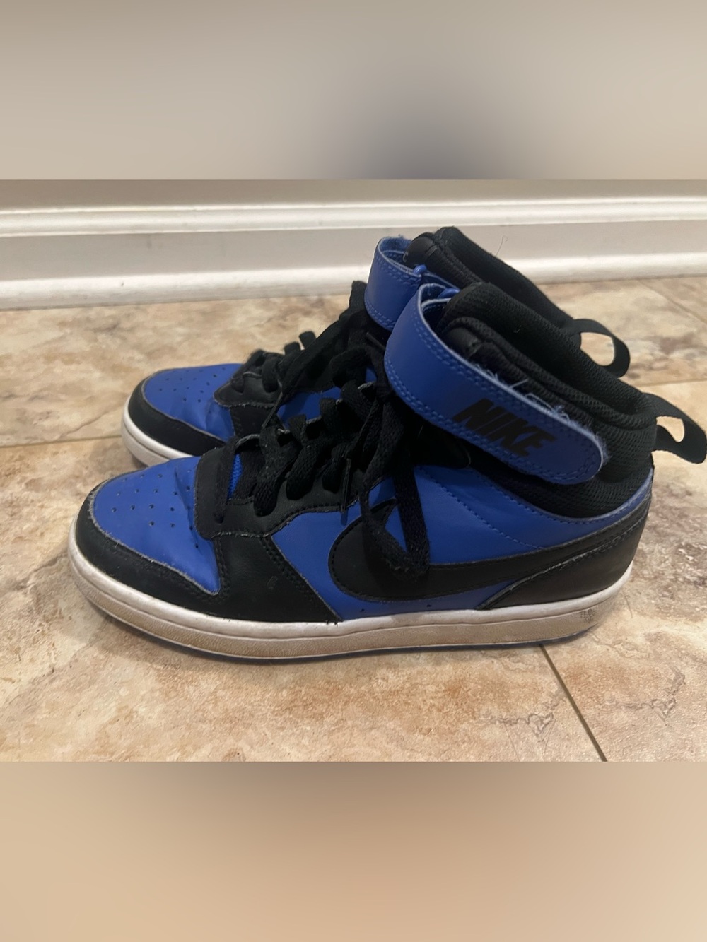 Nike Black/Blue Sneaker, Size 4